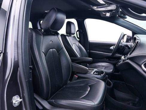 Used 2022 Chrysler Pacifica Touring-L w/ S Appearance Package FWD image 35
