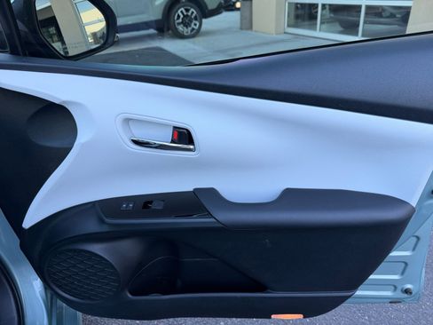 Used 2022 Toyota Prius LE image 16