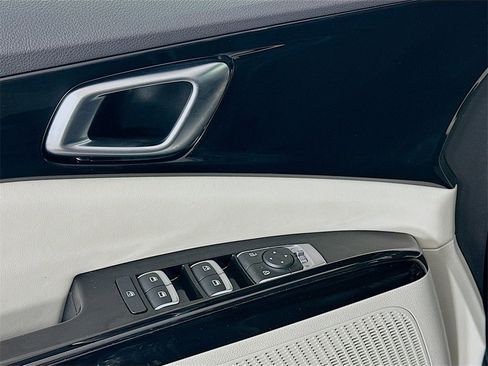 Certified 2024 Kia Carnival EX image 22