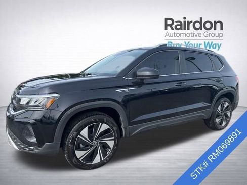 Used 2024 Volkswagen Taos SE image 3