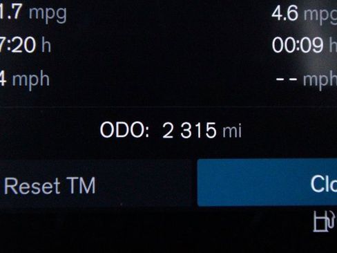 Certified 2025 Volvo XC40 B5 Core w/ Climate Package image 5