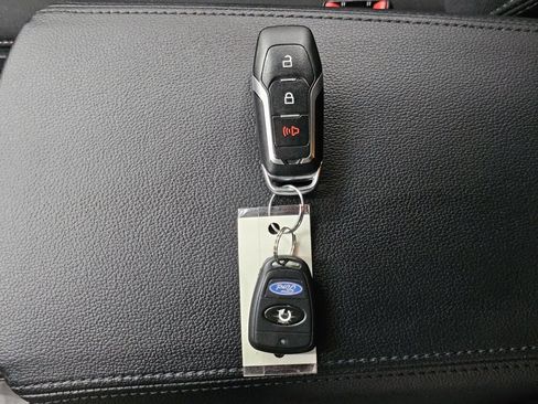 Used 2016 Ford Explorer XLT AWD/4WD image 35