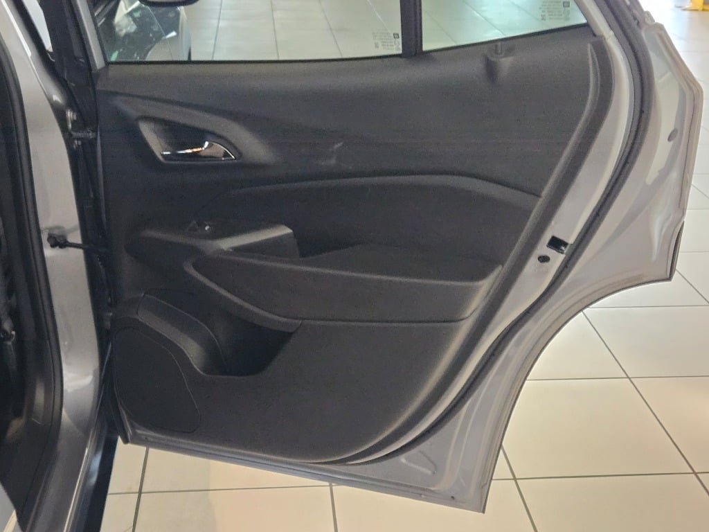 Used 2024 Chevrolet Trax RS w/ Driver Confidence Package FWD image 8