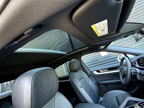 New 2025 Porsche Cayenne Coupe image 32