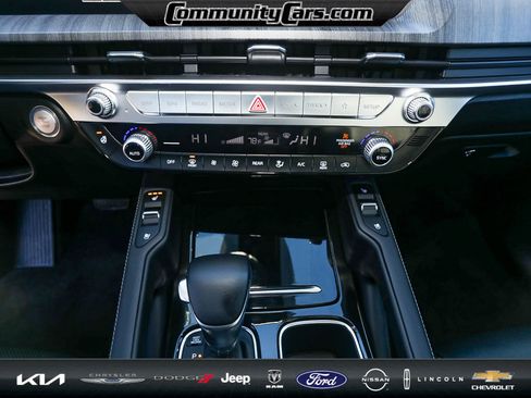 Used 2024 Kia Telluride EX image 19