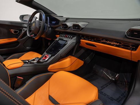 Used 2021 Lamborghini Huracan EVO RWD image 74