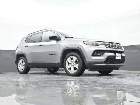 Used 2022 Jeep Compass Latitude FWD image 49