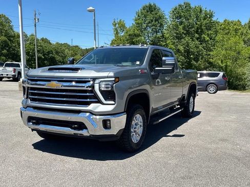 Used 2025 Chevrolet Silverado 2500 LTZ w/ LTZ Plus Package AWD/4WD image 8