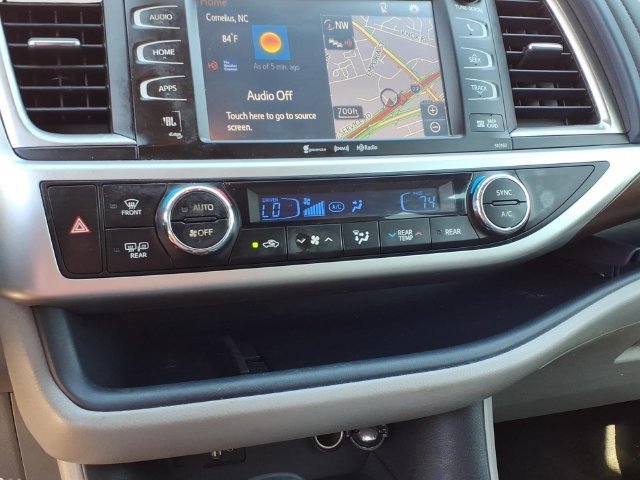 Used 2016 Toyota Highlander Limited FWD image 16