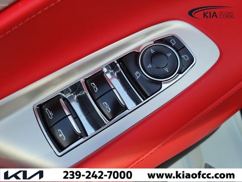 Used 2022 Chevrolet Corvette Stingray Premium Conv w/ Z51 Performance Package RWD image 16