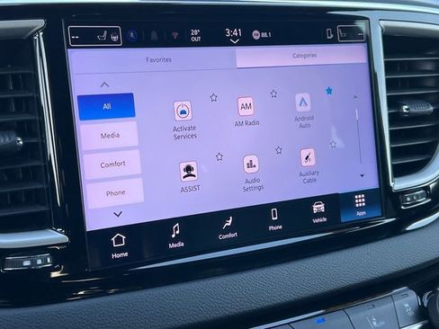 Used 2025 Chrysler Pacifica Select image 24