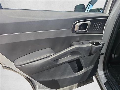 Used 2024 Kia Sorento S w/ Panoramic Sunroof Package image 11