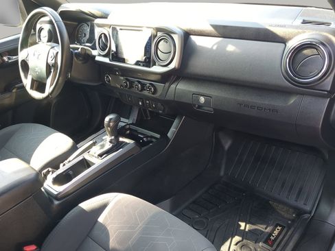 Used 2019 Toyota Tacoma TRD Sport image 41