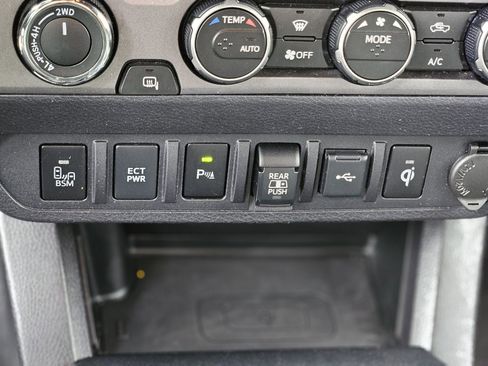 Used 2021 Toyota Tacoma TRD Sport w/ Technology Package image 24