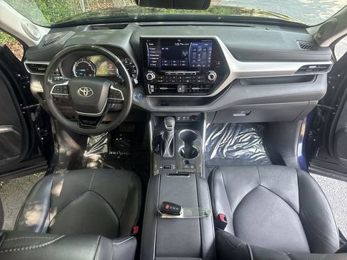 Used 2022 Toyota Highlander Platinum AWD/4WD image 9