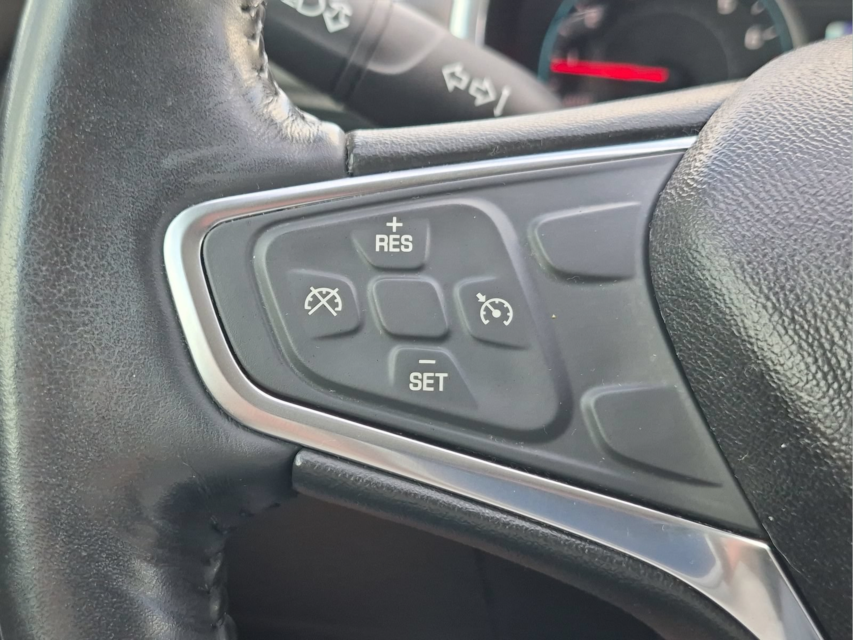 Used 2018 Chevrolet Malibu LT w/ Leather Package FWD image 13