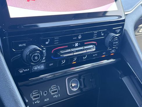 Used 2023 Jeep Grand Cherokee Limited image 17