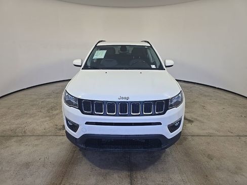 Used 2019 Jeep Compass Latitude image 3