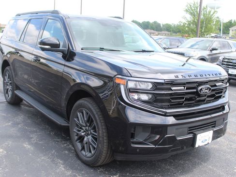 New 2026 Ford Expedition Max Platinum w/ Stealth Appearance Package AWD/4WD image 8