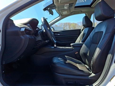Used 2022 Nissan Altima 2.5 SR w/ Midnight Edition Package AWD/4WD image 14