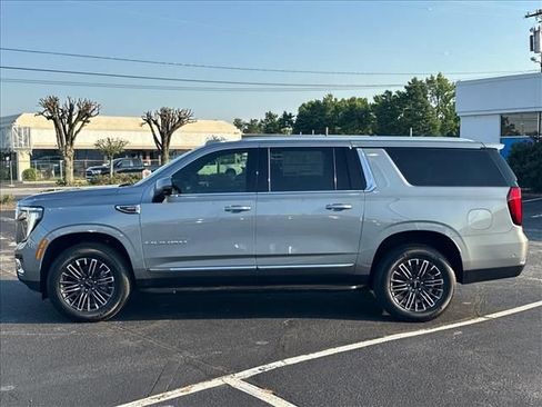 New 2026 GMC Yukon XL Elevation w/ Elevation Premium Package AWD/4WD image 7