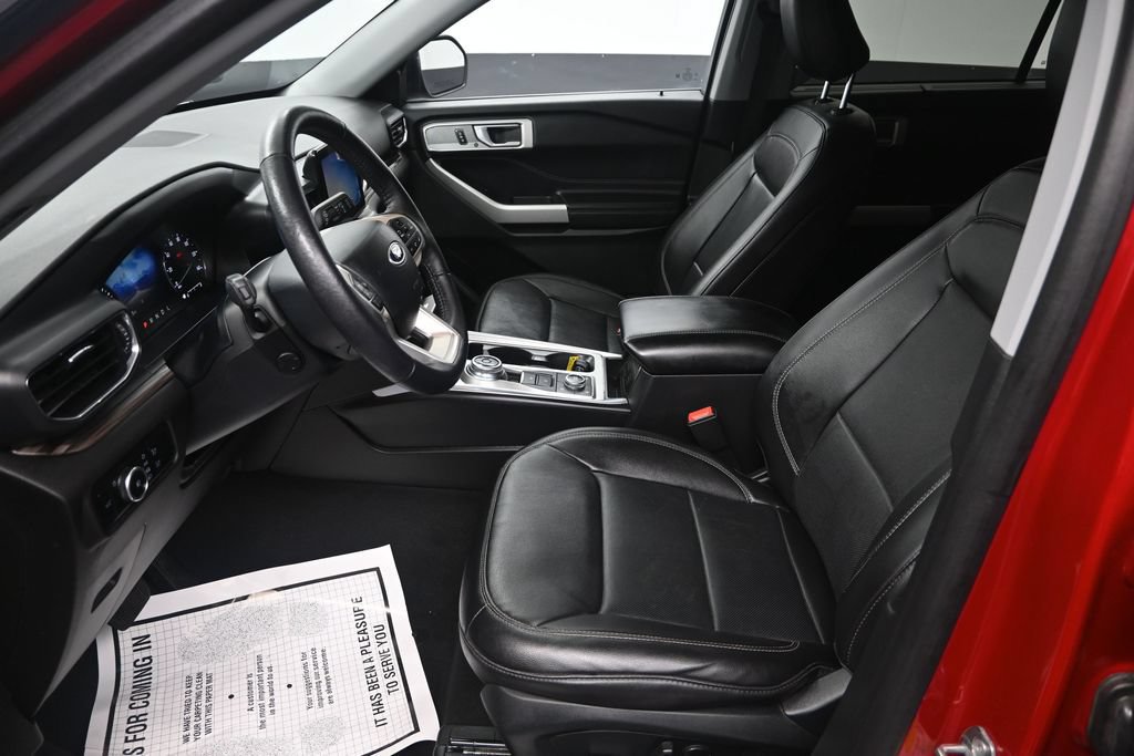 Used 2024 Ford Explorer Limited w/ Equipment Group 301A AWD/4WD image 14