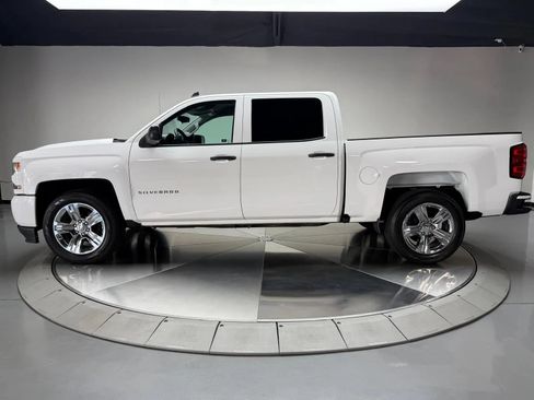 Used 2018 Chevrolet Silverado 1500 Custom w/ Custom Convenience Package RWD image 4