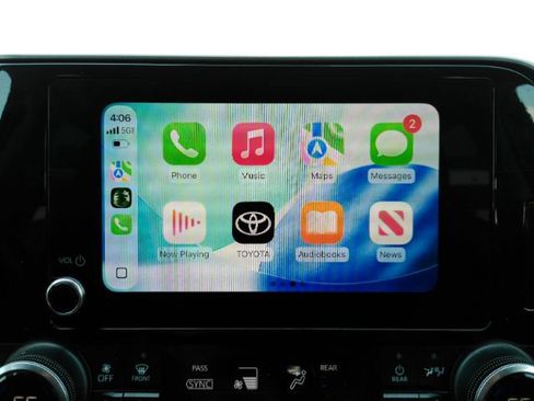 Used 2023 Toyota Highlander LE FWD image 9