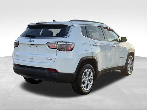 Used 2024 Jeep Compass Latitude AWD/4WD image 25