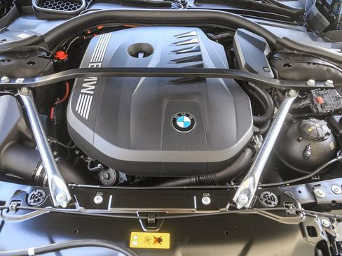 Used 2026 BMW 750e xDrive w/ Premium Package AWD/4WD image 23