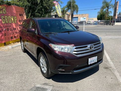 Used 2012 Toyota Highlander FWD image 3