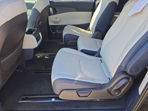 New 2026 Kia Carnival EX FWD image 17