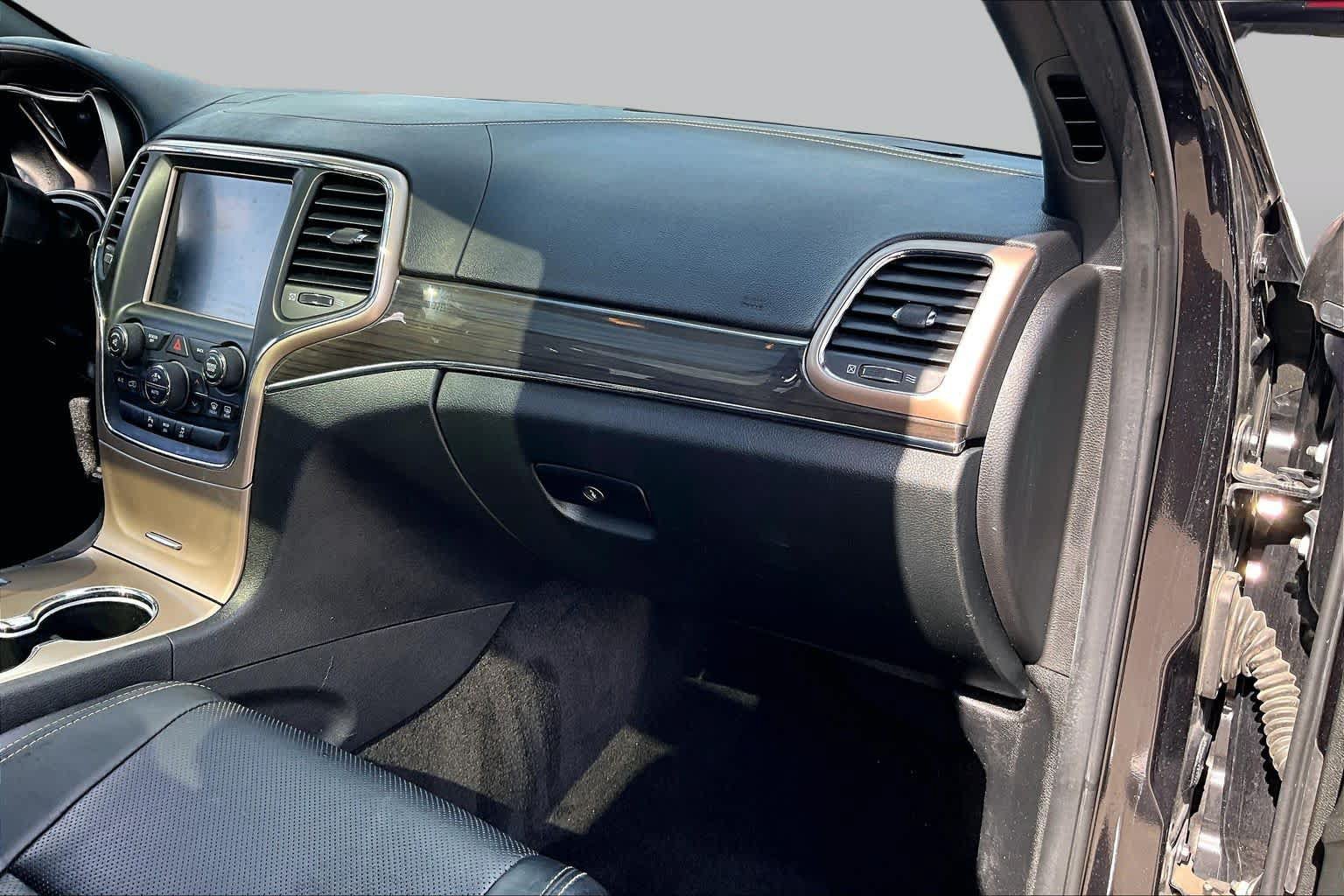 Used 2015 Jeep Grand Cherokee Overland RWD image 16