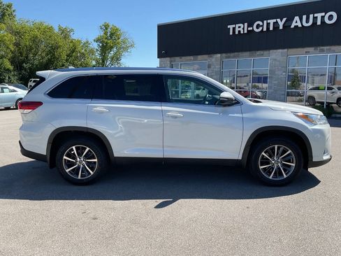 Used 2019 Toyota Highlander XLE AWD/4WD image 9