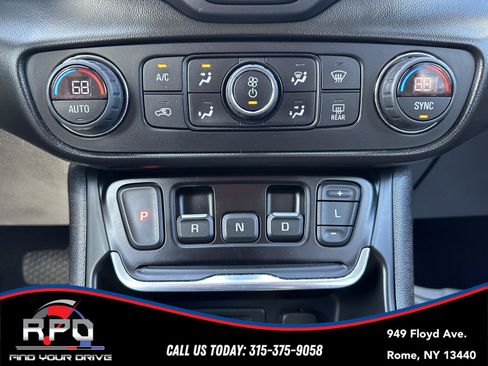 Used 2021 GMC Terrain SLT w/ Infotainment Package II AWD/4WD image 28