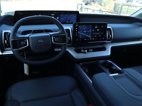 New 2026 Ford Expedition Active image 2