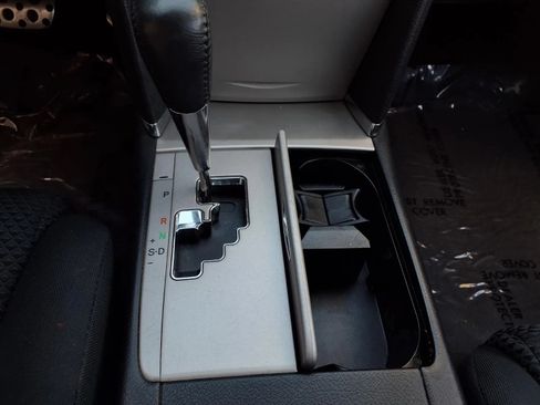 Used 2010 Toyota Camry XLE FWD image 9