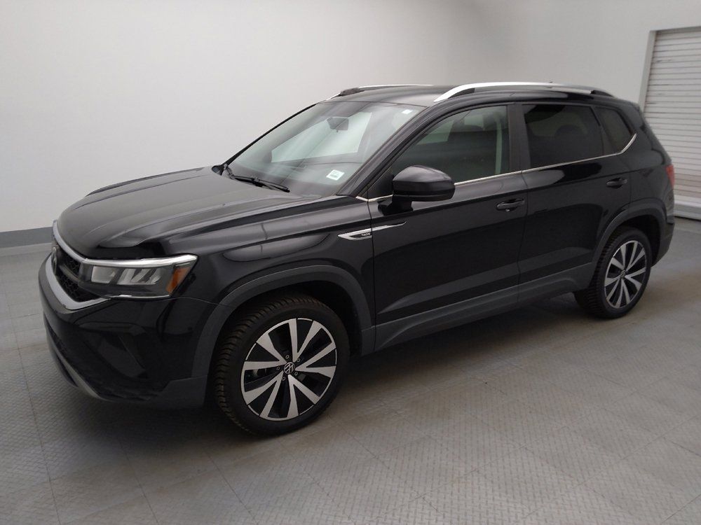 Used 2022 Volkswagen Taos SE FWD image 2