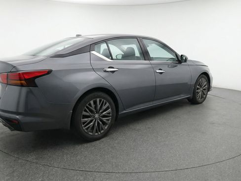 Used 2025 Nissan Altima 2.5 SV FWD image 9