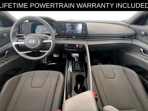 Used 2025 Hyundai Elantra Sport image 16