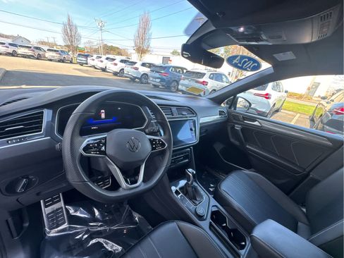 Used 2024 Volkswagen Tiguan SE R-Line image 11