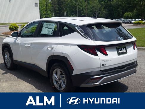 New 2025 Hyundai Tucson SE image 7