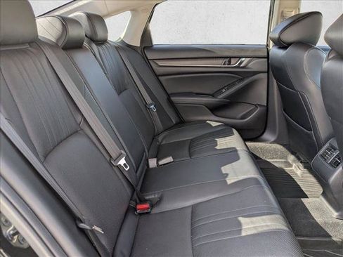 Used 2018 Honda Accord Touring image 16