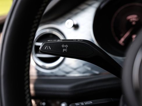 Used 2023 Bentley Bentayga Speed image 34