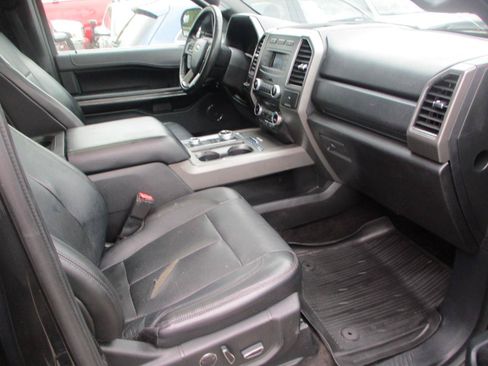 Used 2018 Ford Expedition Max XLT w/ Equipment Group 201A AWD/4WD image 9