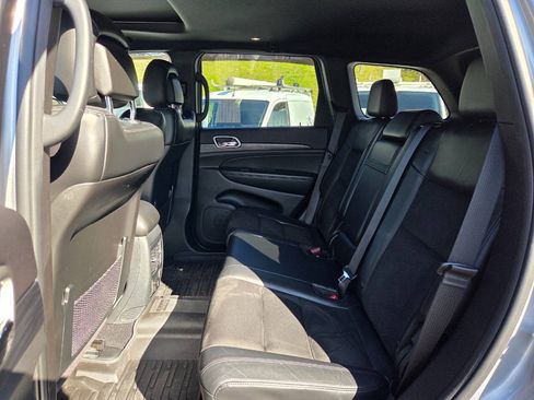 Used 2020 Jeep Grand Cherokee Altitude AWD/4WD image 20