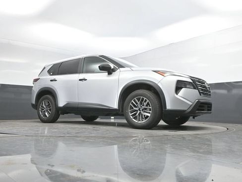 Used 2024 Nissan Rogue S FWD image 44
