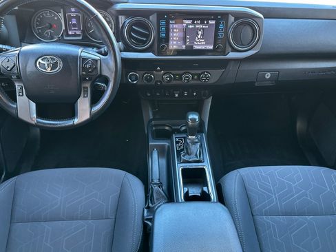 Used 2019 Toyota Tacoma TRD Off-Road w/ Technology Package AWD/4WD image 15