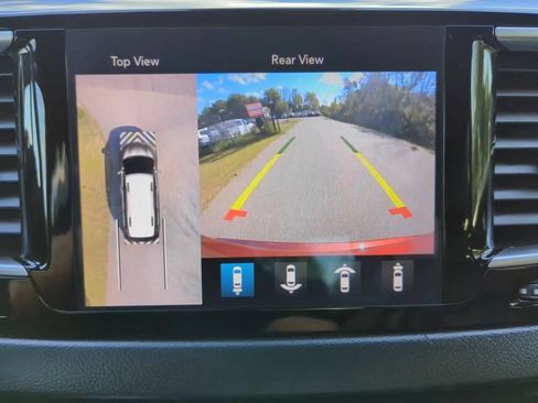 Used 2020 Chrysler Pacifica Limited FWD image 17