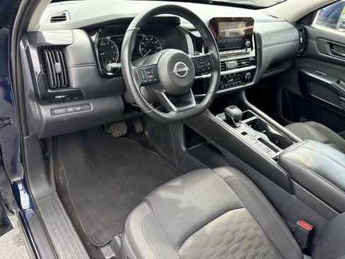 Used 2025 Nissan Pathfinder SV FWD image 10